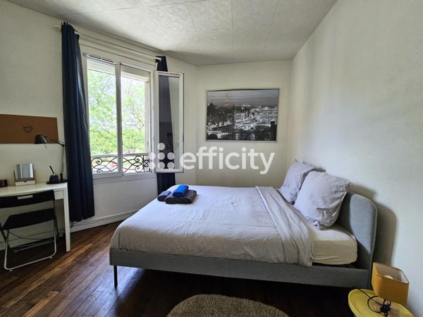 Immeuble
         8 pièces
        - 120 m² 585 000 € *
