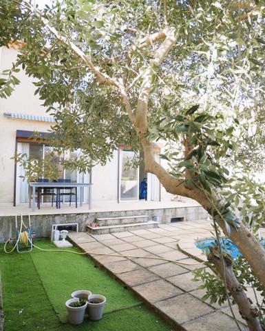 Trets (13530) Maison de Ville de type 4 avec garage, terrasse, piscine et dépendance.