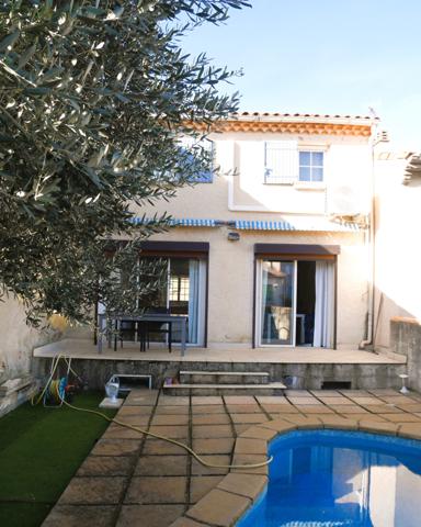 Trets (13530) Maison de Ville de type 4 avec garage, terrasse, piscine et dépendance.