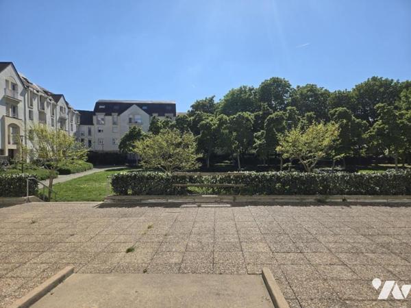 Place Ney Duplex Dernier étage avec terrasse et stationnement securisé