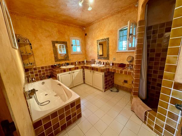 Maison Nimes 6 pièce(s) 180 m2