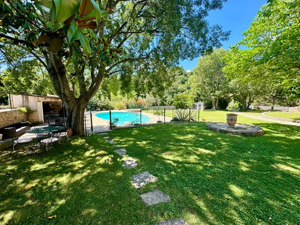 Maison Nimes 6 pièce(s) 180 m2