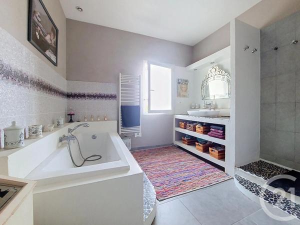 Appartement F8 à vendre  8 pièces - 185,52 m 2   SETE  - 34