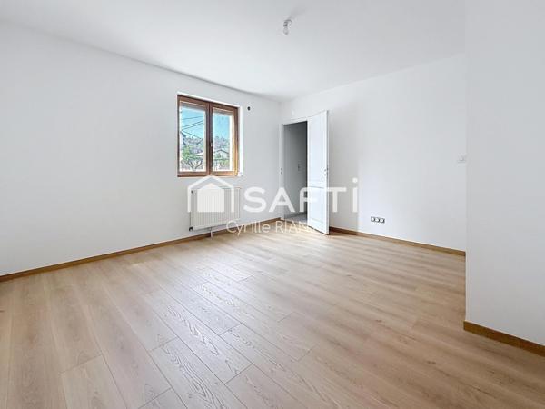 T4 rénové 76 m² – Terrasse – 2 parkings – Petite copropriété