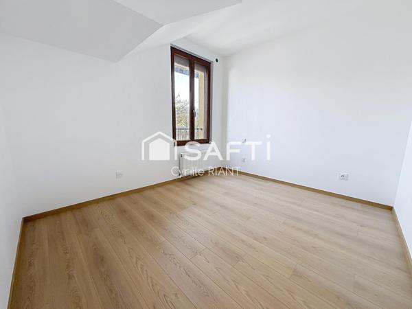 T4 rénové 76 m² – Terrasse – 2 parkings – Petite copropriété