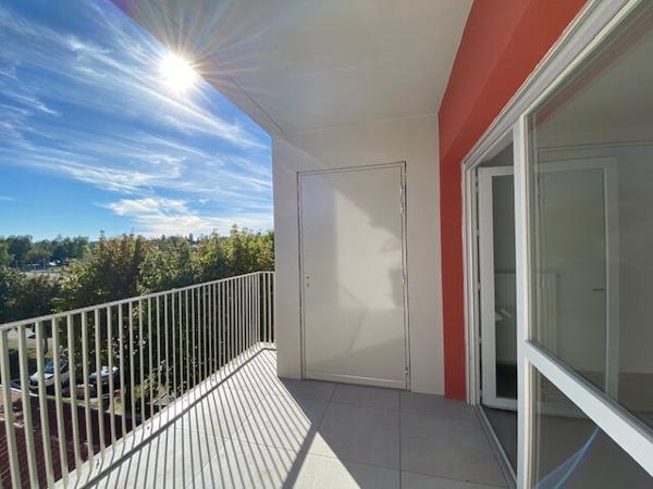 Appartement centre village 4 pièce(s) 88.60 m2 + loggia 13.50 m²