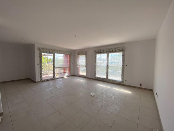 Appartement centre village 4 pièce(s) 88.60 m2 + loggia 13.50 m²