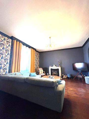 Grande Propriété, 8 chambres, jardin, stationnement 4 véhicules.