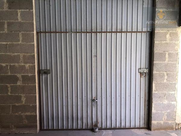 Vente                                                      Garage
                        
                                                            à Saint-Mandrier-sur-Mer