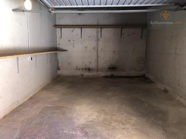 Vente                                                      Garage
                        
                                                            à Saint-Mandrier-sur-Mer