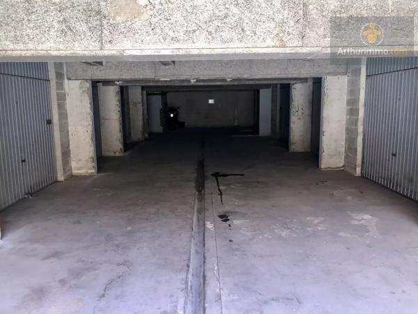 Vente                                                      Garage
                        
                                                            à Saint-Mandrier-sur-Mer