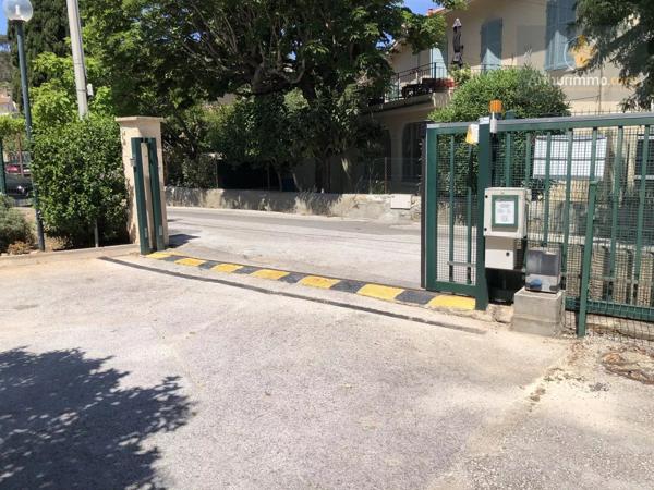 Vente                                                      Garage
                        
                                                            à Saint-Mandrier-sur-Mer