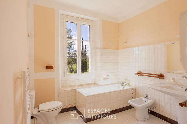 Mas authentique au coeur d’une oliveraie