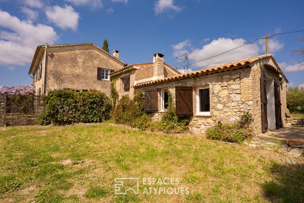 Mas authentique au coeur d’une oliveraie