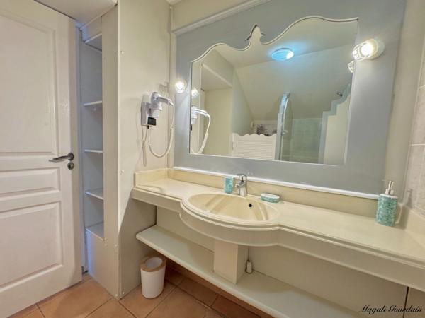 SAINTE-ANNE – STUDIO LUMINEUX AVEC VUE MER ÉPOUSTOUFLANTE