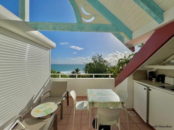 SAINTE-ANNE – STUDIO LUMINEUX AVEC VUE MER ÉPOUSTOUFLANTE