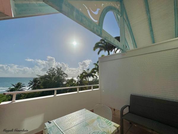 SAINTE-ANNE – STUDIO LUMINEUX AVEC VUE MER ÉPOUSTOUFLANTE