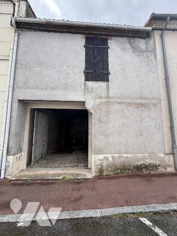 Divatte-sur-Loire – Garage en pierre avec potentiel d'habitation
