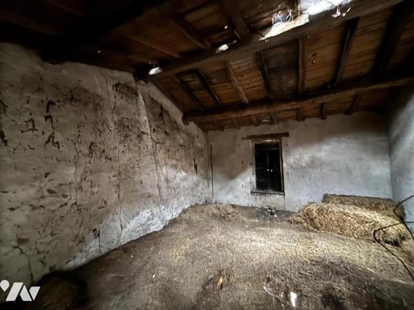 Divatte-sur-Loire – Garage en pierre avec potentiel d'habitation