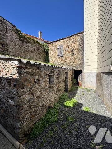 Divatte-sur-Loire – Garage en pierre avec potentiel d'habitation