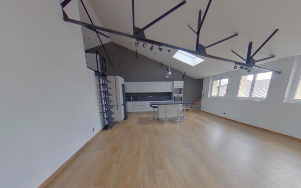 Appartement à louer    3 pièces • 133 m2 Épernay