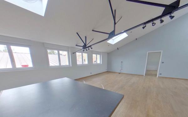 Appartement à louer    3 pièces • 133 m2 Épernay