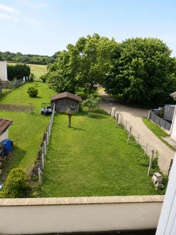 Maison familiale à Bergerac avec sous-sol total et beau potentiel