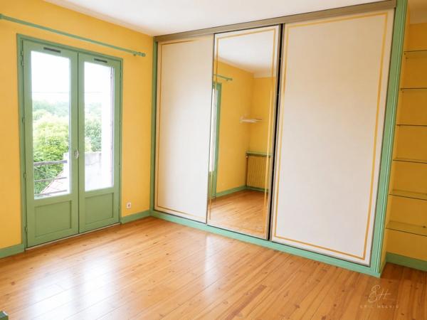 Maison familiale à Bergerac avec sous-sol total et beau potentiel