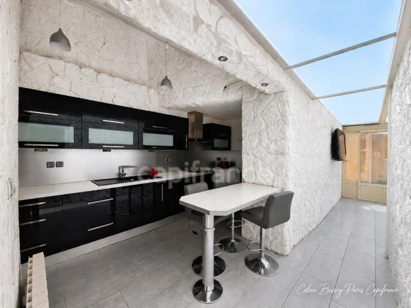 Maison de ville 228M2, 4 chambres, cour et terrasse
