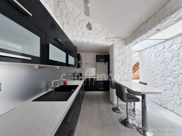 Maison de ville 228M2, 4 chambres, cour et terrasse