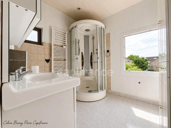 Maison de ville 228M2, 4 chambres, cour et terrasse