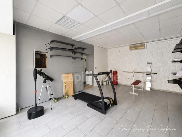 Maison de ville 228M2, 4 chambres, cour et terrasse