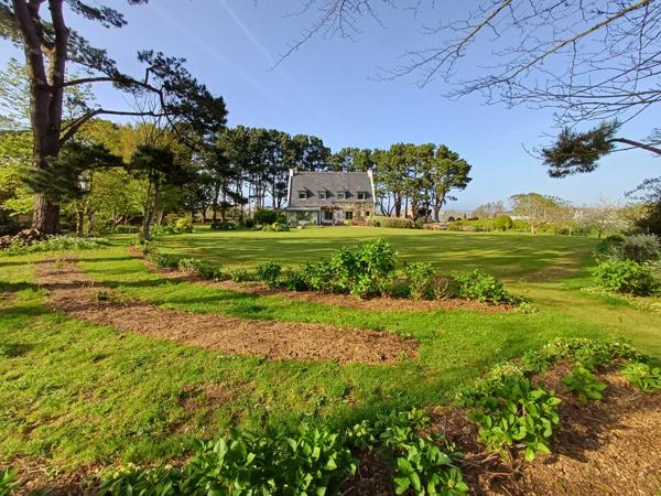 Plougasnou (29630) Plougasnou, le Diben, grande maison 5ch vue mer entièrement rénovée, parc de 5400 m2 constructible.