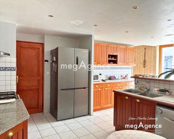 Maison à JULLOUVILLE, 50610 - 7 pièces 180m²