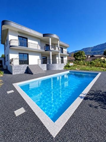 Maison à vendre 1 442 000 € Chambéry 8 p 261 m² DPE A