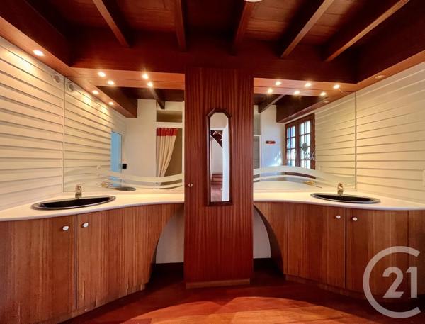 Maison à vendre  8 pièces - 314 m 2   ST HILAIRE DE RIEZ  - 85