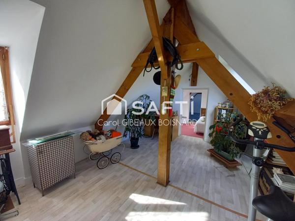 Longère 5 chambres et bureau avec double garage et terrain
