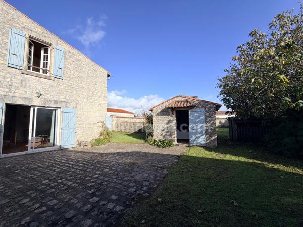 Maison en pierres de 4 chambres avec une dépendance,  SAINTE MARIE DE RE - 17740
