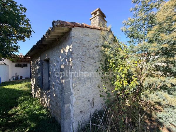Maison en pierres de 4 chambres avec une dépendance,  SAINTE MARIE DE RE - 17740