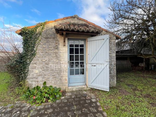 Maison en pierres de 4 chambres avec une dépendance,  SAINTE MARIE DE RE - 17740