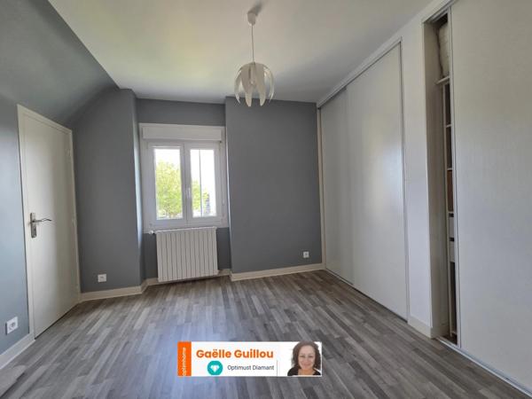 SAINT POL DE LEON Maison 4 pièces Vie de plain pied - Accès direct au centre ville - Jardin clos
