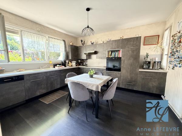 EXCLUSIVITÉ ! MAISON de 6 pièces avec GARAGE et JARDIN