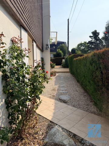 EXCLUSIVITÉ ! MAISON de 6 pièces avec GARAGE et JARDIN