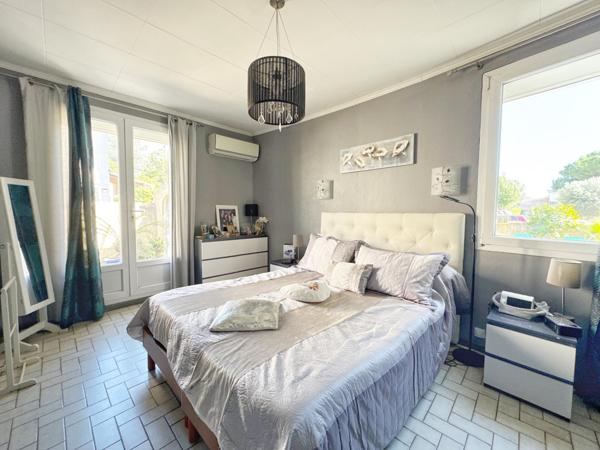 Maison de plain pied avec grand atelier / hangar – Lavérune