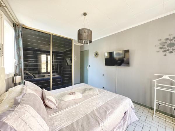 Maison de plain pied avec grand atelier / hangar – Lavérune