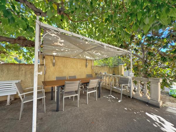 Maison de plain pied avec grand atelier / hangar – Lavérune