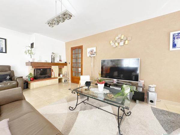 Maison de plain pied avec grand atelier / hangar – Lavérune