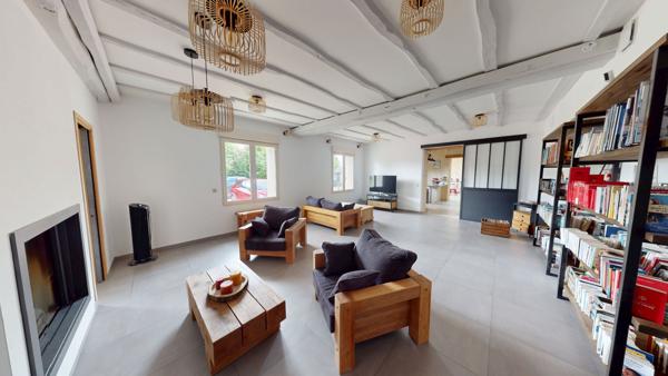 MAISON FAMILIALE DE PLUS DE 300 M², 6 CHAMBRES, TERRAIN 1 500 M² A NEUVILLE-DE-POITOU