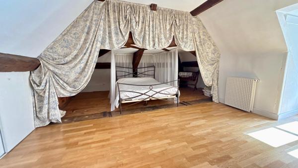 Belle demeure du XVI siècle de 220 m2 sur 643 m2