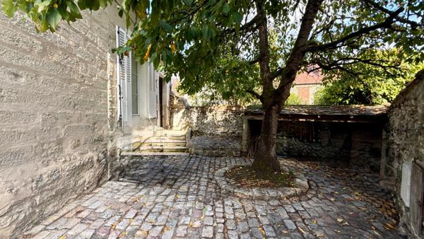 Belle demeure du XVI siècle de 220 m2 sur 643 m2